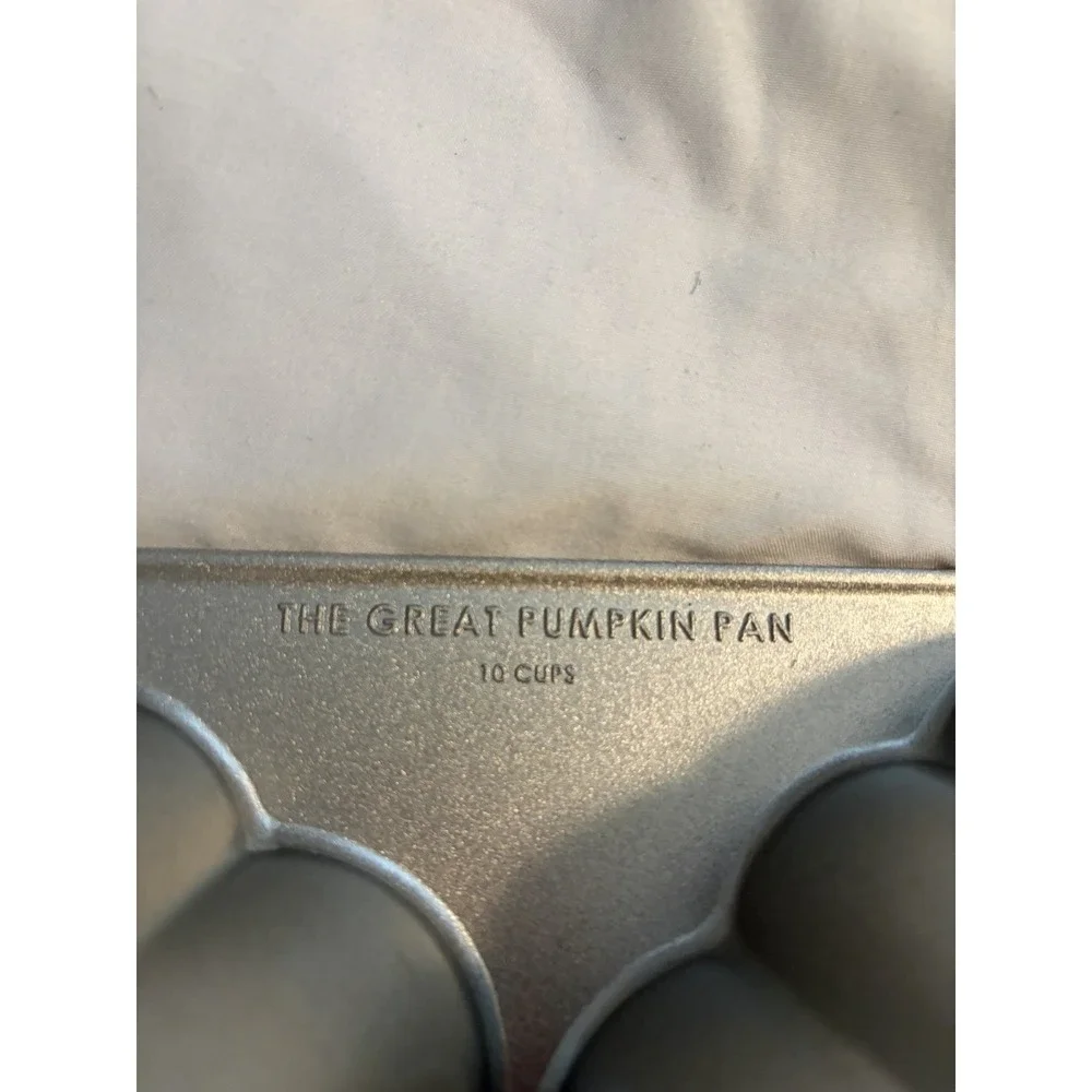 Nordic Ware Great Pumpkin Pan 3D Cake Mold Gold 10 Cup Fall Thanksgiving